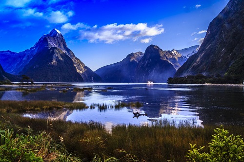 Mountain and Lake View at Milford Sound, Fiordland National Park, New Zealand