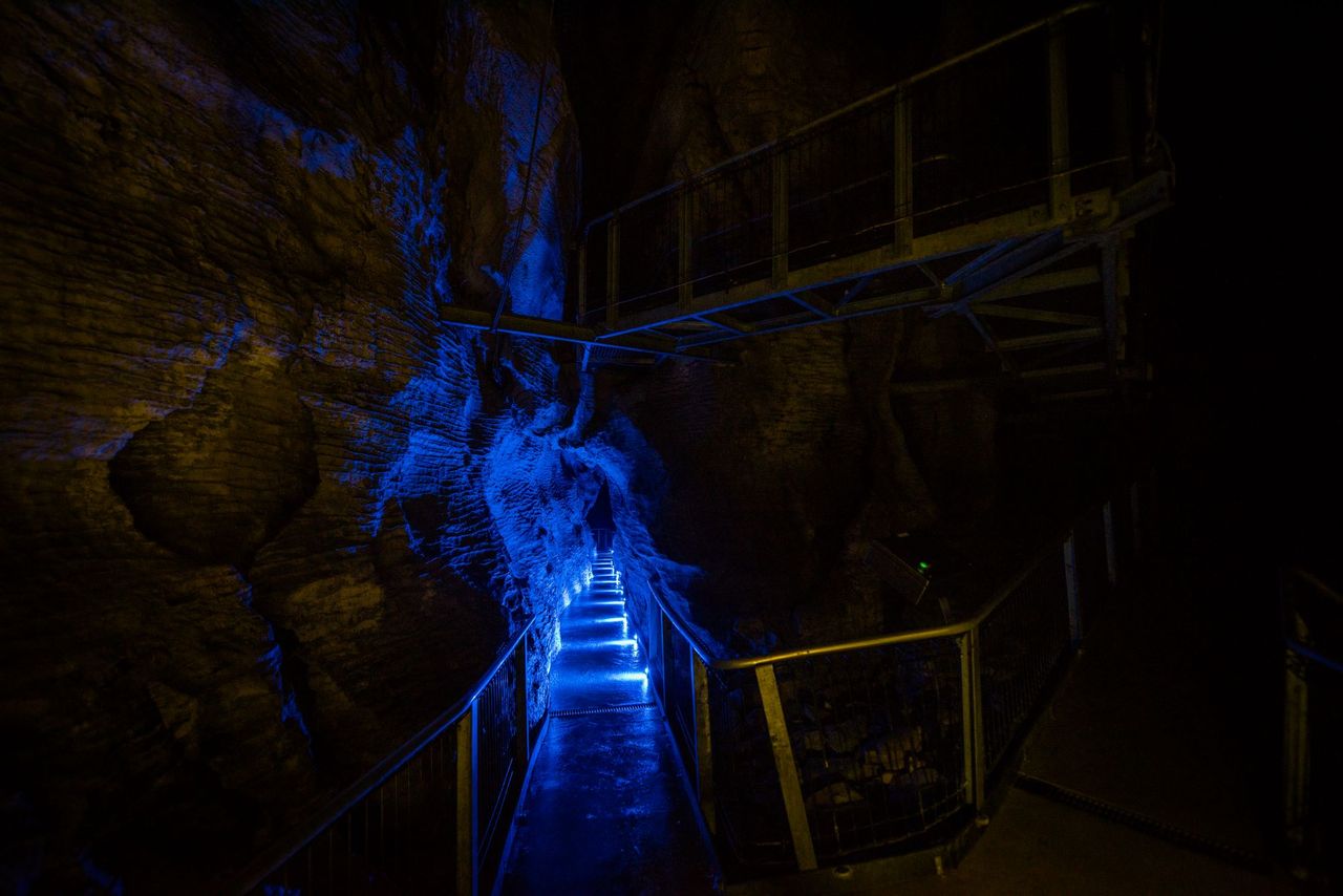 Walkway in the Ruakuri underground limestone cave, Waitomo