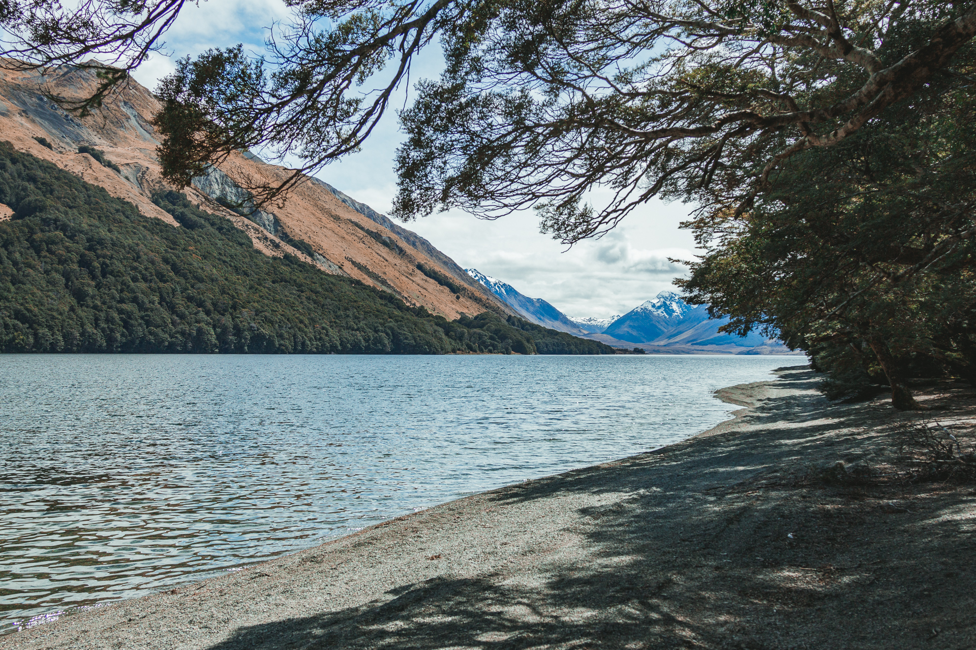 Mountain and Lake View at Milford Sound, Fiordland National Park, New Zealand